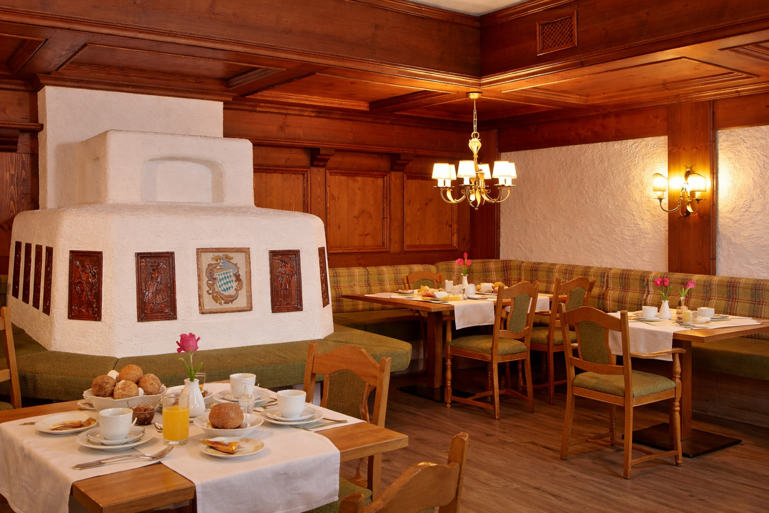 Restaurantterrasse des Hotel Bavaria mit Blick in den Garten.